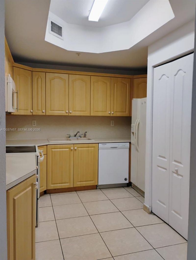 17415 NW 75th Pl , Unit 103, Hialeah, FL 33015 Photo