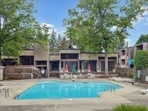 48 Shrewsbury Green Dr, Unit I, Shrewsbury, MA 01545