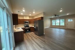 6032 Creek Road photo 4