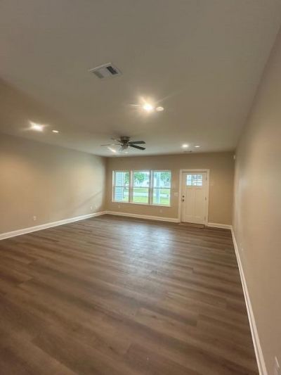 6032 Creek Road Photo 8