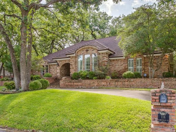 116 Robinwood Lane, Azle, TX 76020