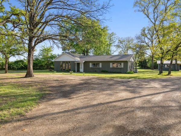 2338 N Tool Dr, Seven Points, TX 75143