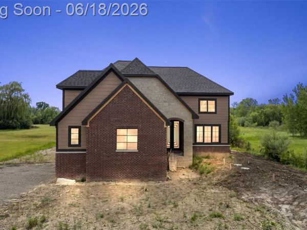 60637 Schoenherr Road Road, Washington Twp, MI 48094