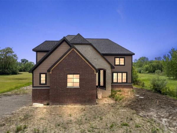 60637 Schoenherr Road Road, Washington Twp, MI 48094