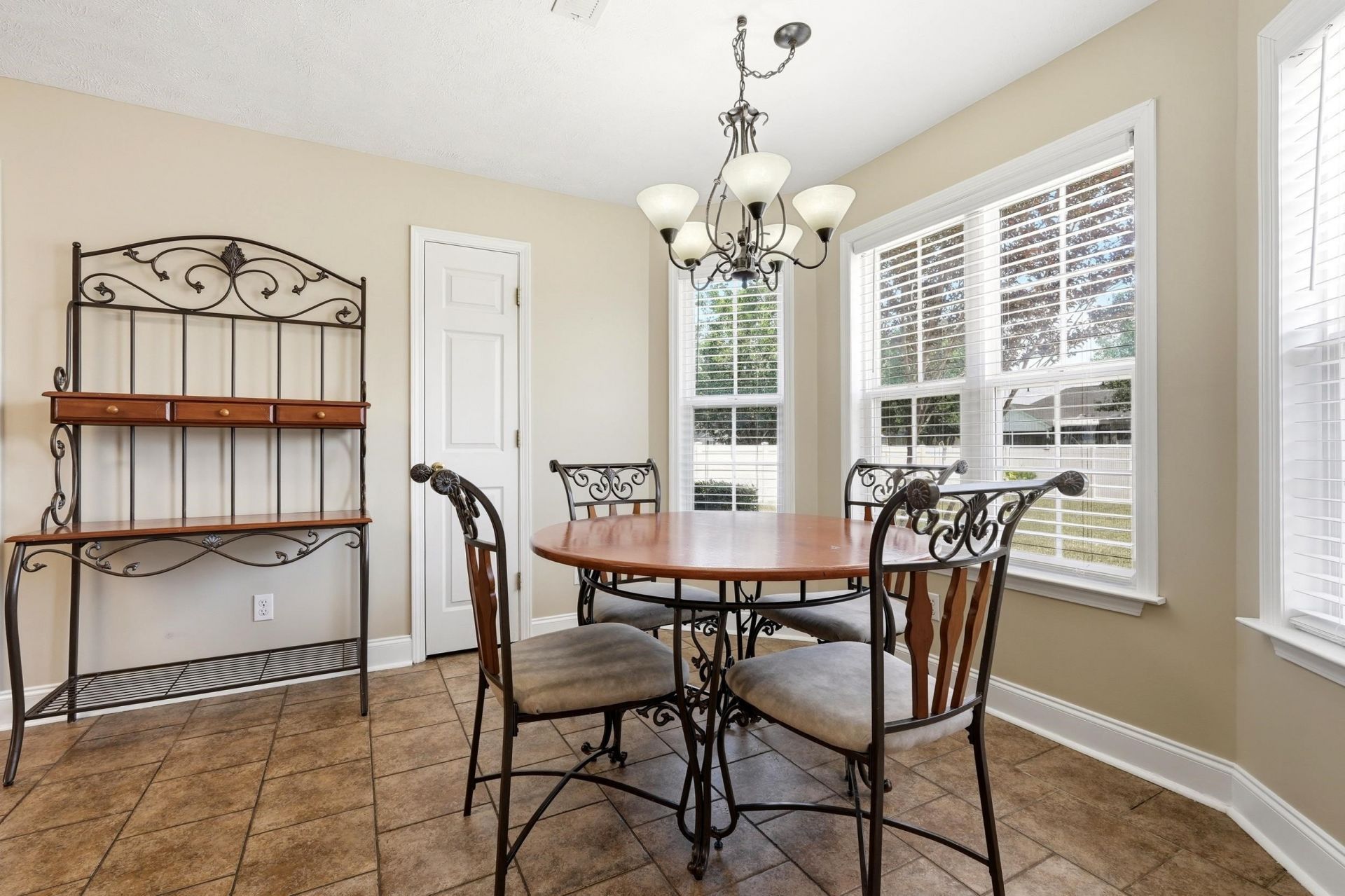 825 Golden Eagle Dr. Photo 6