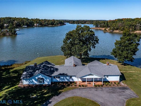 585 White Hall Drive , Montross, VA 22520
