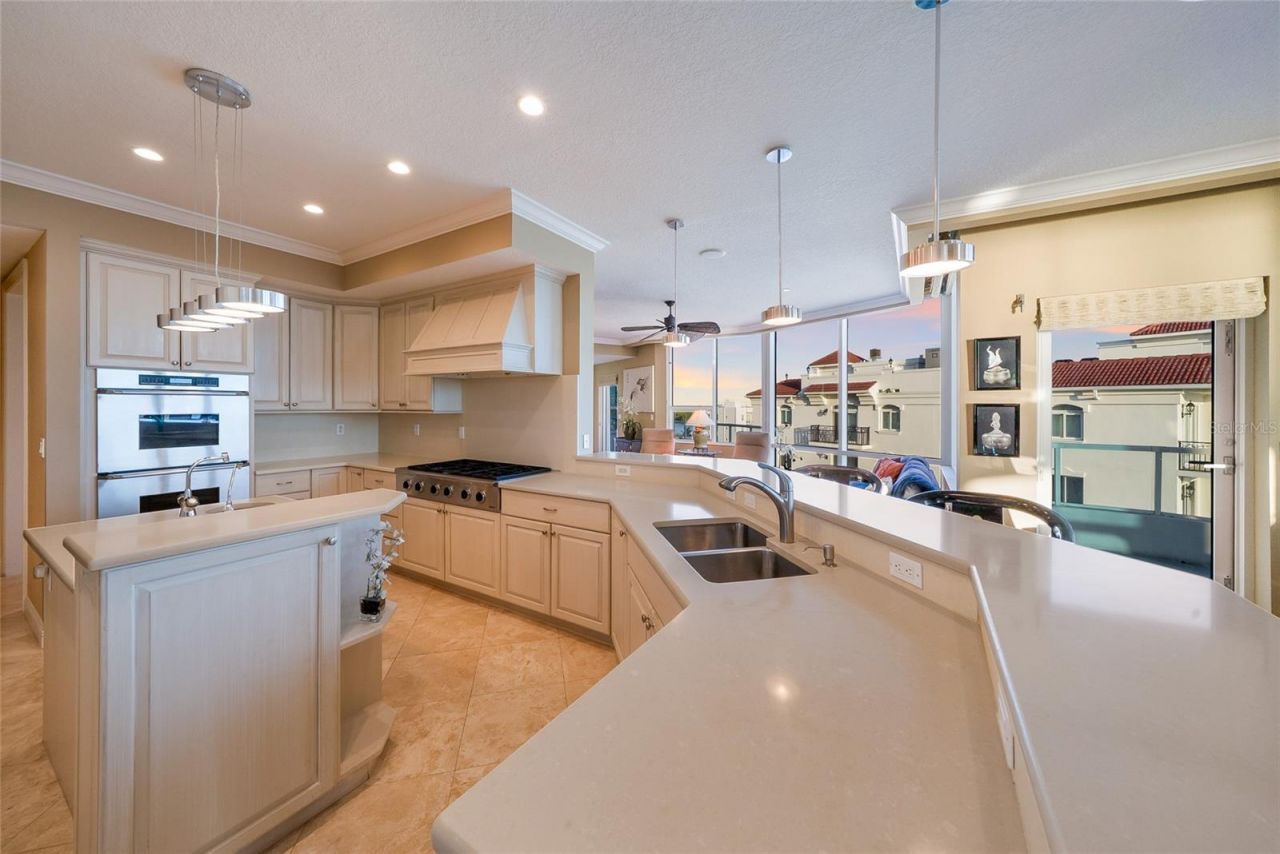 136 Golden Gate Point, Unit 602, Sarasota, FL 34236 Photo
