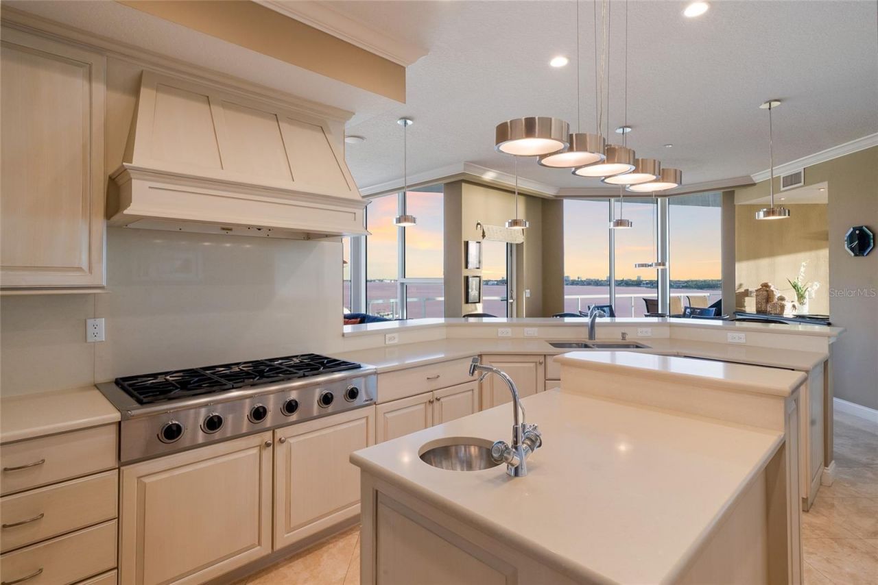 136 Golden Gate Point, Unit 602, Sarasota, FL 34236 Photo