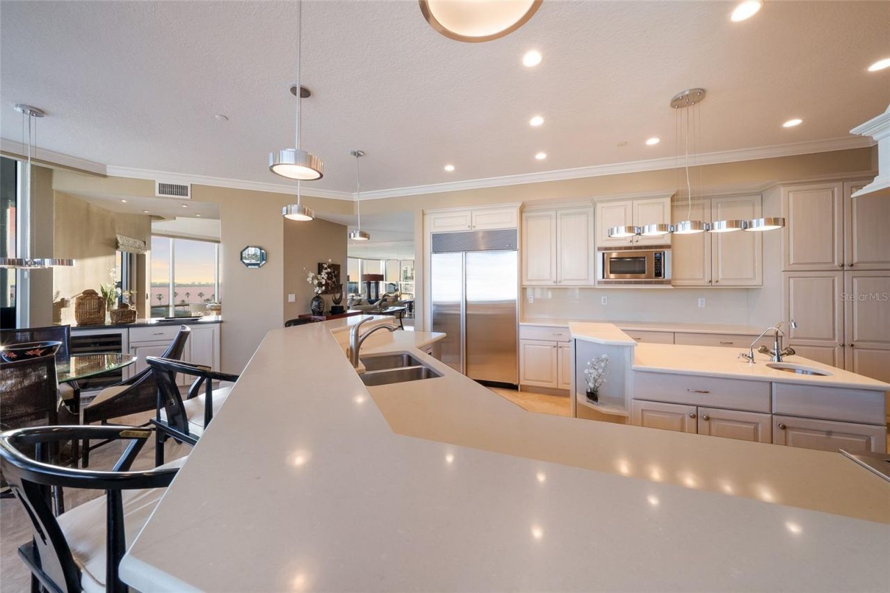 136 Golden Gate Point, Unit 602, Sarasota, FL 34236 Photo