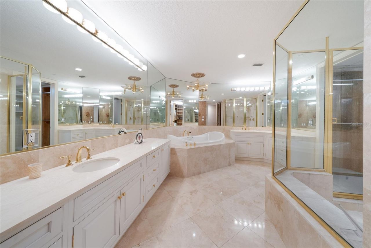 136 Golden Gate Point, Unit 602, Sarasota, FL 34236 Photo