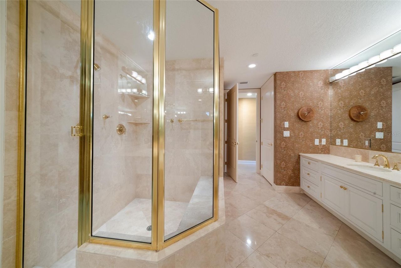 136 Golden Gate Point, Unit 602, Sarasota, FL 34236 Photo