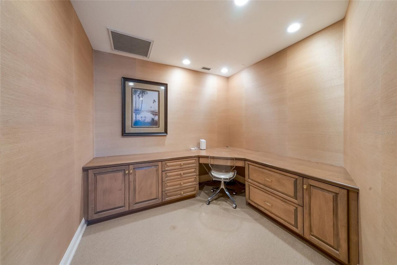 136 Golden Gate Point, Unit 602, Sarasota, FL 34236 Photo