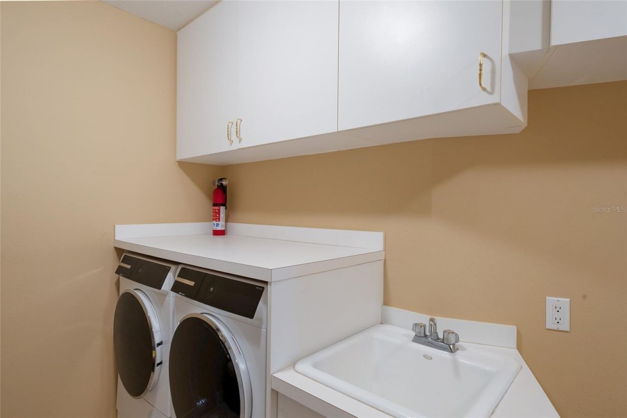 136 Golden Gate Point, Unit 602, Sarasota, FL 34236 Photo