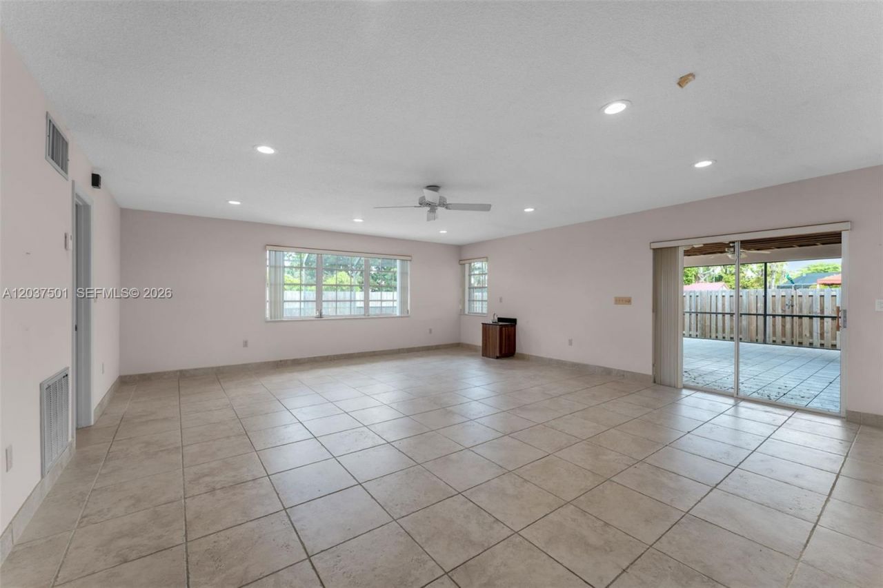 10842 SW 33rd St, Miami, FL 33165 Photo