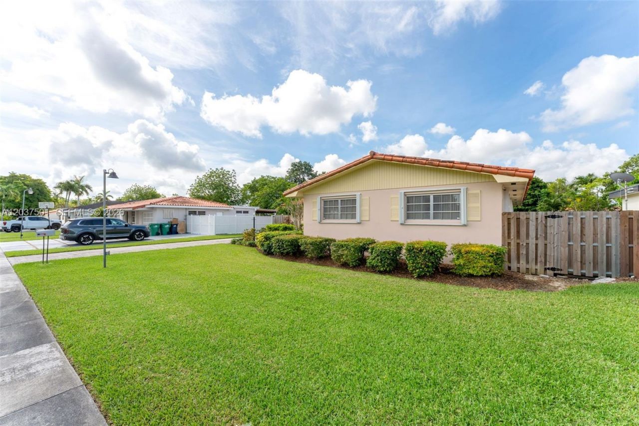 10842 SW 33rd St, Miami, FL 33165 Photo