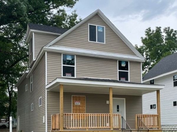 678 Moon Street , Akron, OH 44307