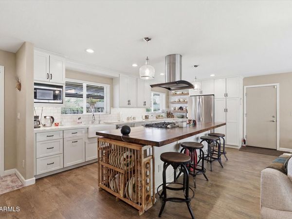 3922 E WHITTON Avenue, Phoenix, AZ 85018