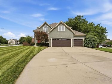 10816 N Mattox Court, Kansas City, MO 64154