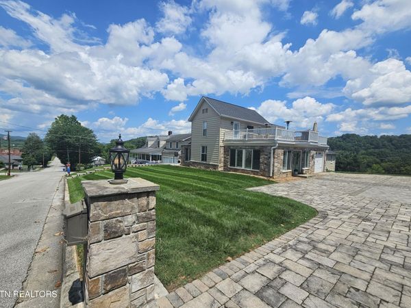 822 Cumberland St, Harriman, TN 37748
