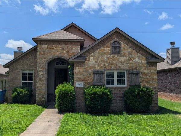 4001 SW Capstone Avenue , Bentonville, AR 72712