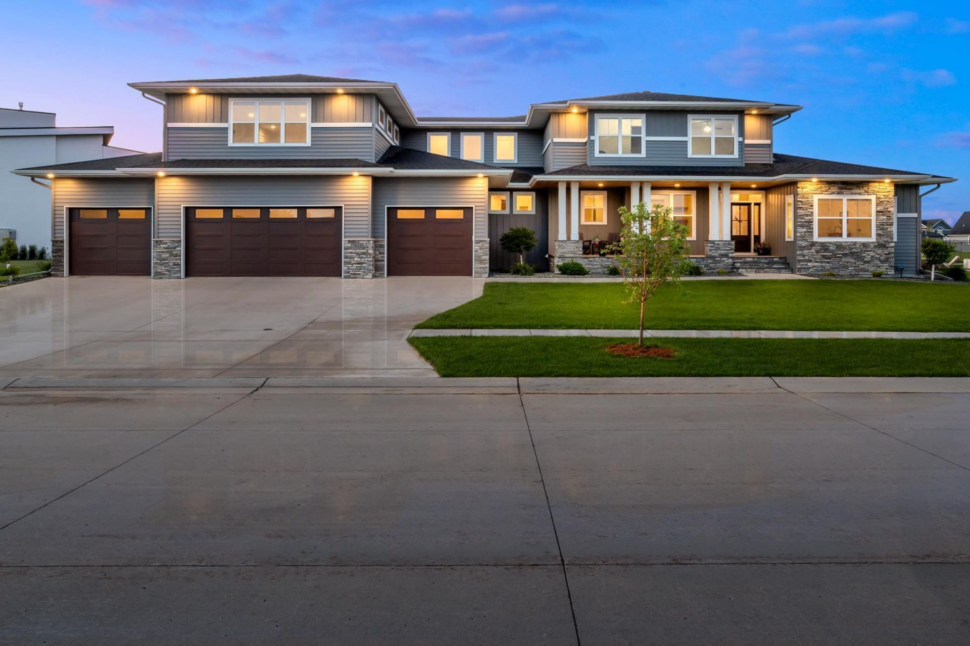 2815 Rivers Bend Drive E, West Fargo, ND 58078