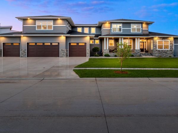 2815 Rivers Bend Drive E, West Fargo, ND 58078