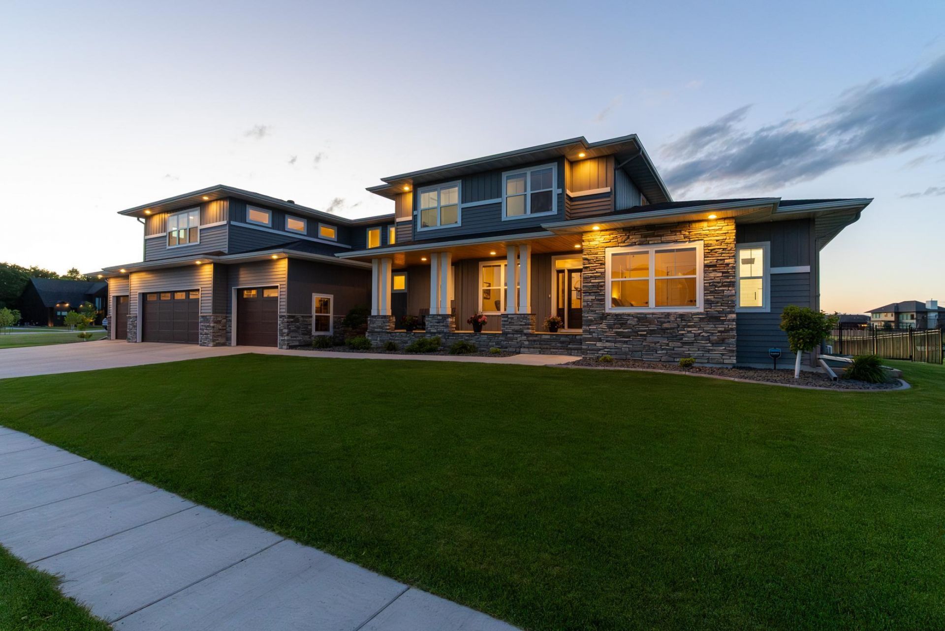 2815 Rivers Bend Drive E, West Fargo, ND 58078