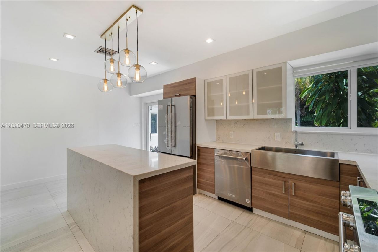 550 W 49th St, Unit n/a, Miami Beach, FL 33140 Photo