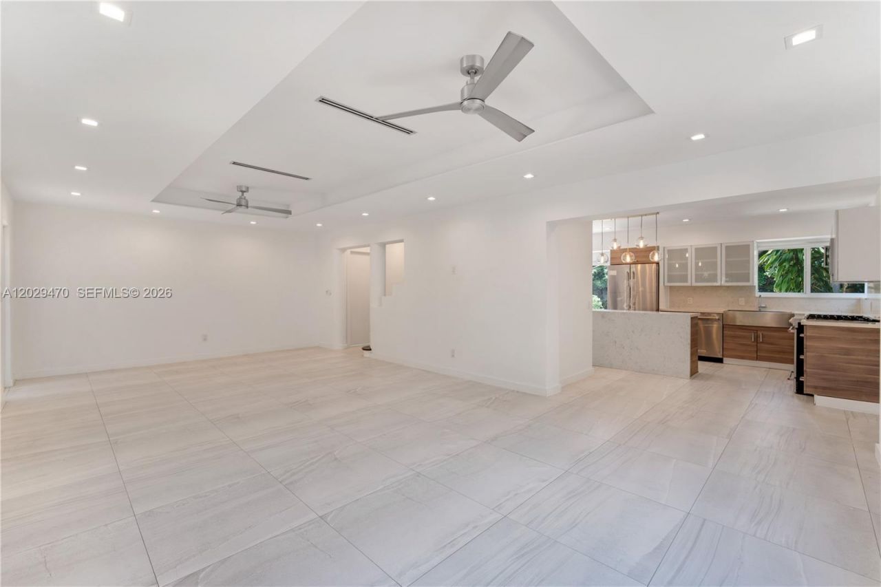 550 W 49th St, Unit n/a, Miami Beach, FL 33140 Photo