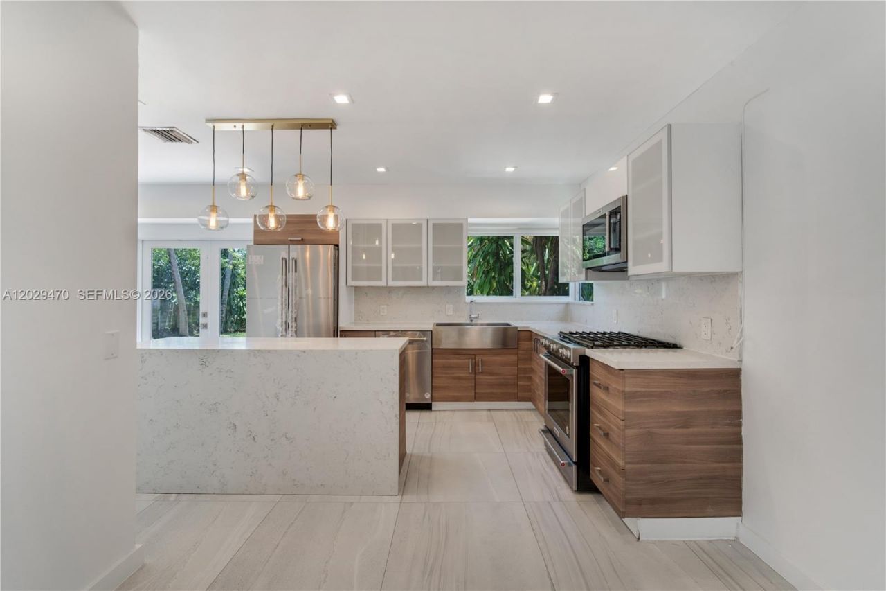550 W 49th St, Unit n/a, Miami Beach, FL 33140 Photo