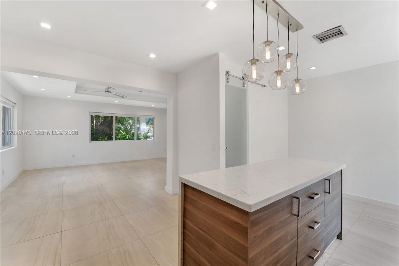 550 W 49th St, Unit n/a, Miami Beach, FL 33140 Photo