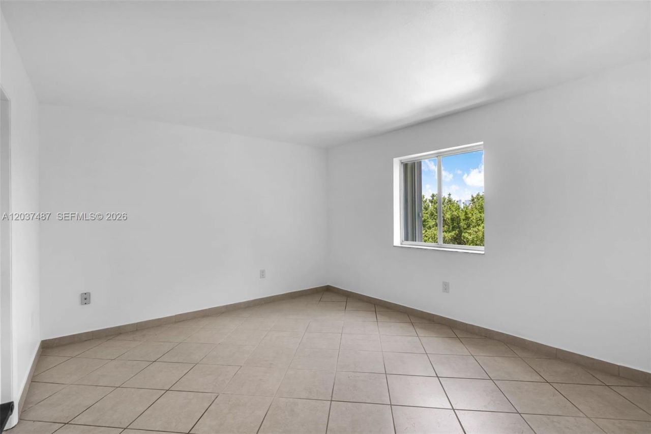 1401 Bay Rd , Unit 409, Miami Beach, FL 33139 Photo