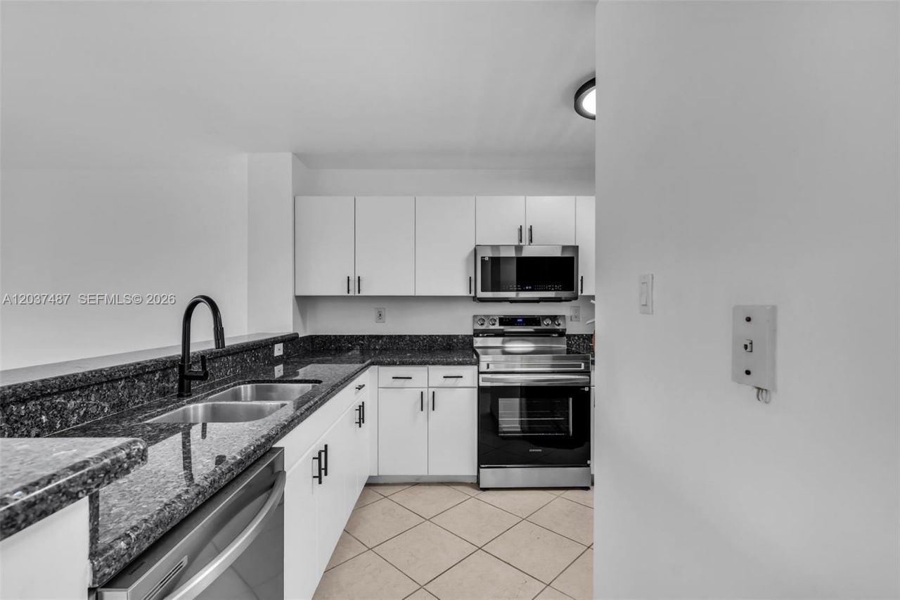 1401 Bay Rd , Unit 409, Miami Beach, FL 33139 Photo