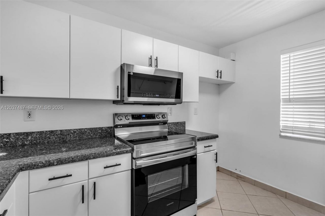 1401 Bay Rd , Unit 409, Miami Beach, FL 33139 Photo