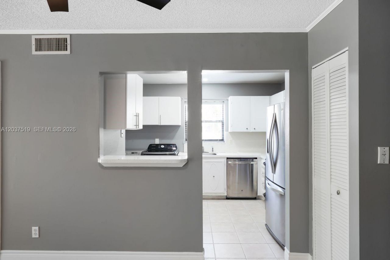 301 N Pine Island Rd, Unit 165, Plantation, FL 33324 Photo