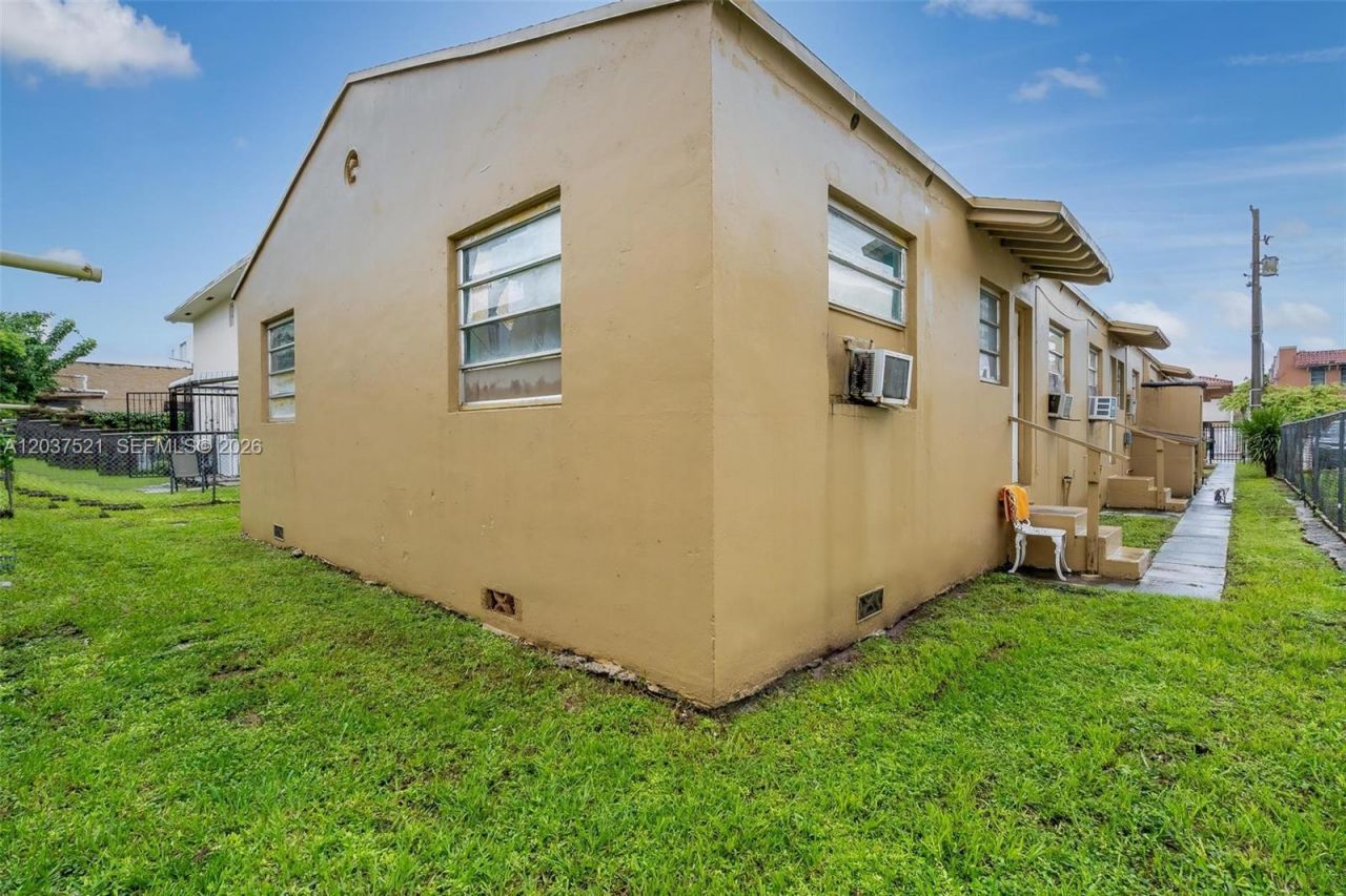 1345 SW 7th St , Miami, FL 33135 Photo