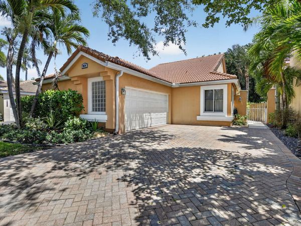10124 NW 4th Street NW, Plantation, FL 33324