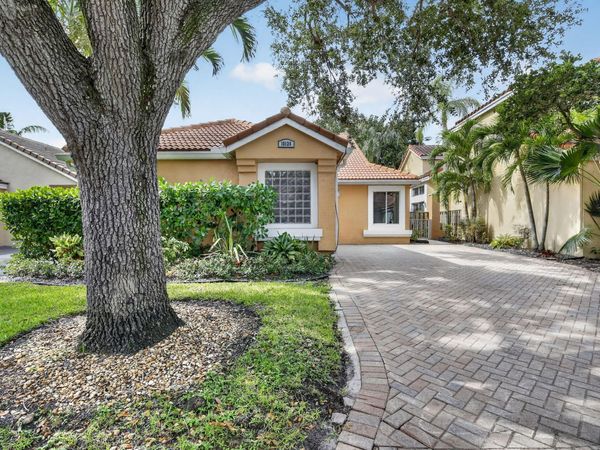 10124 NW 4th Street, Plantation, FL 33324