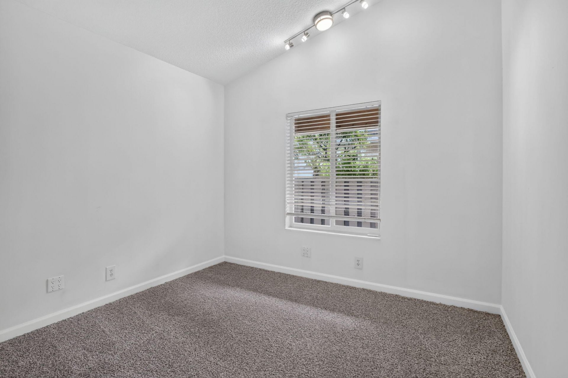 10124 NW 4th Street, Plantation, FL 33324 Photo