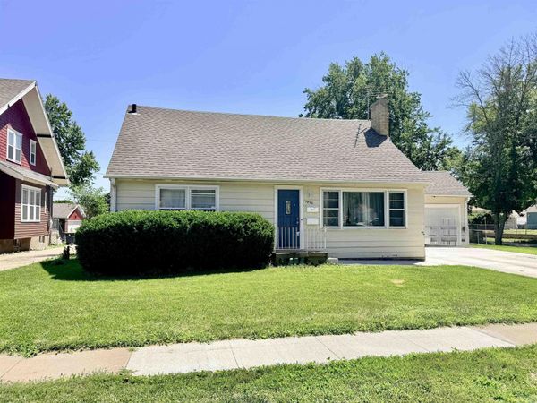 3800-02 6th Ave., Sioux City, IA 51106