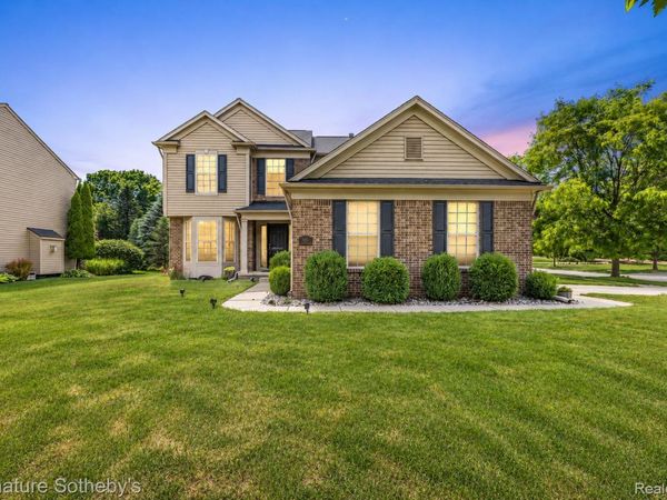 997 River Rock Drive, Holly Township, Mi 48442
