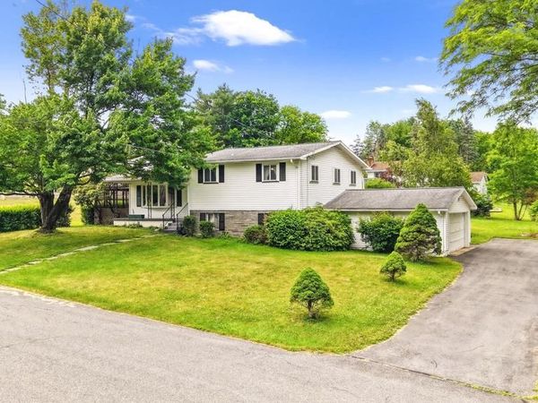407 COLONIAL DRIVE, STROUDSBURG, PA 18360
