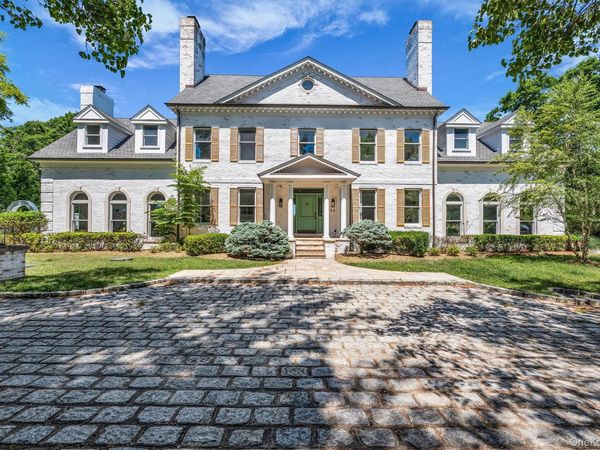 68 S Howells Point Road, Bellport Village, NY 11713
