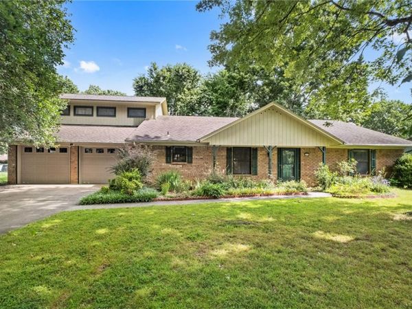 2514 E Sharon Street , Fayetteville, AR 72703