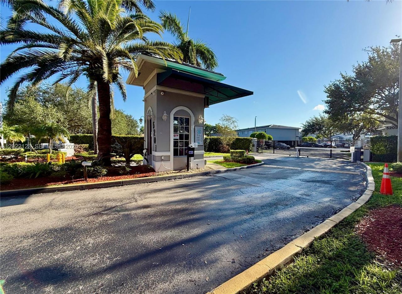 5230 NW 109th Ave , Unit 7, Doral, FL 33178 Photo