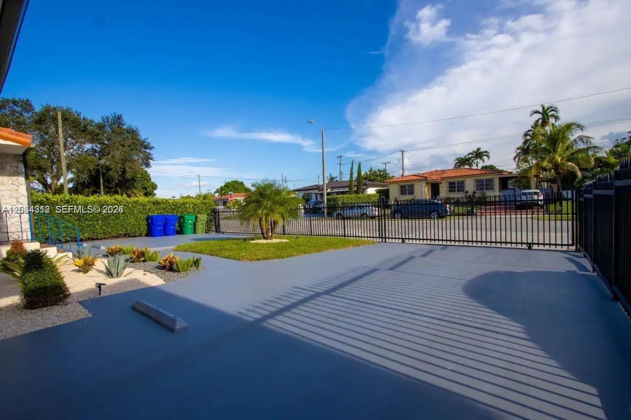 5911 SW 5th Ter , Unit B, Miami, FL 33144 Photo