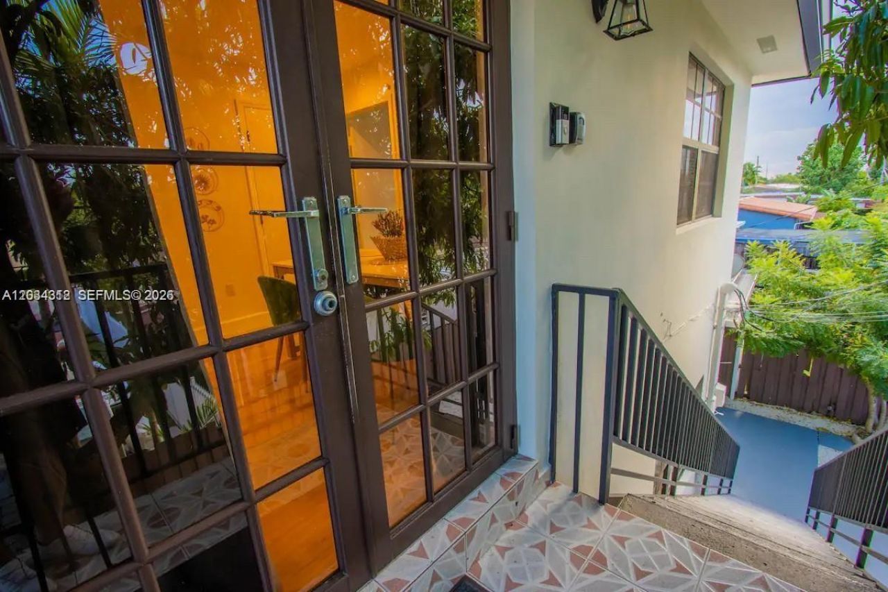 5911 SW 5th Ter , Unit B, Miami, FL 33144 Photo