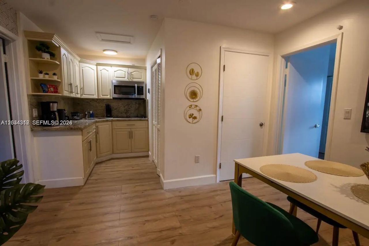 5911 SW 5th Ter , Unit B, Miami, FL 33144 Photo