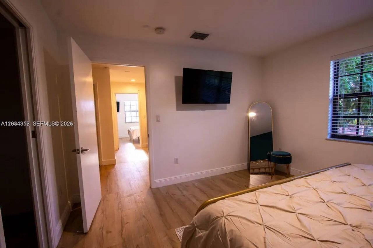 5911 SW 5th Ter , Unit B, Miami, FL 33144 Photo
