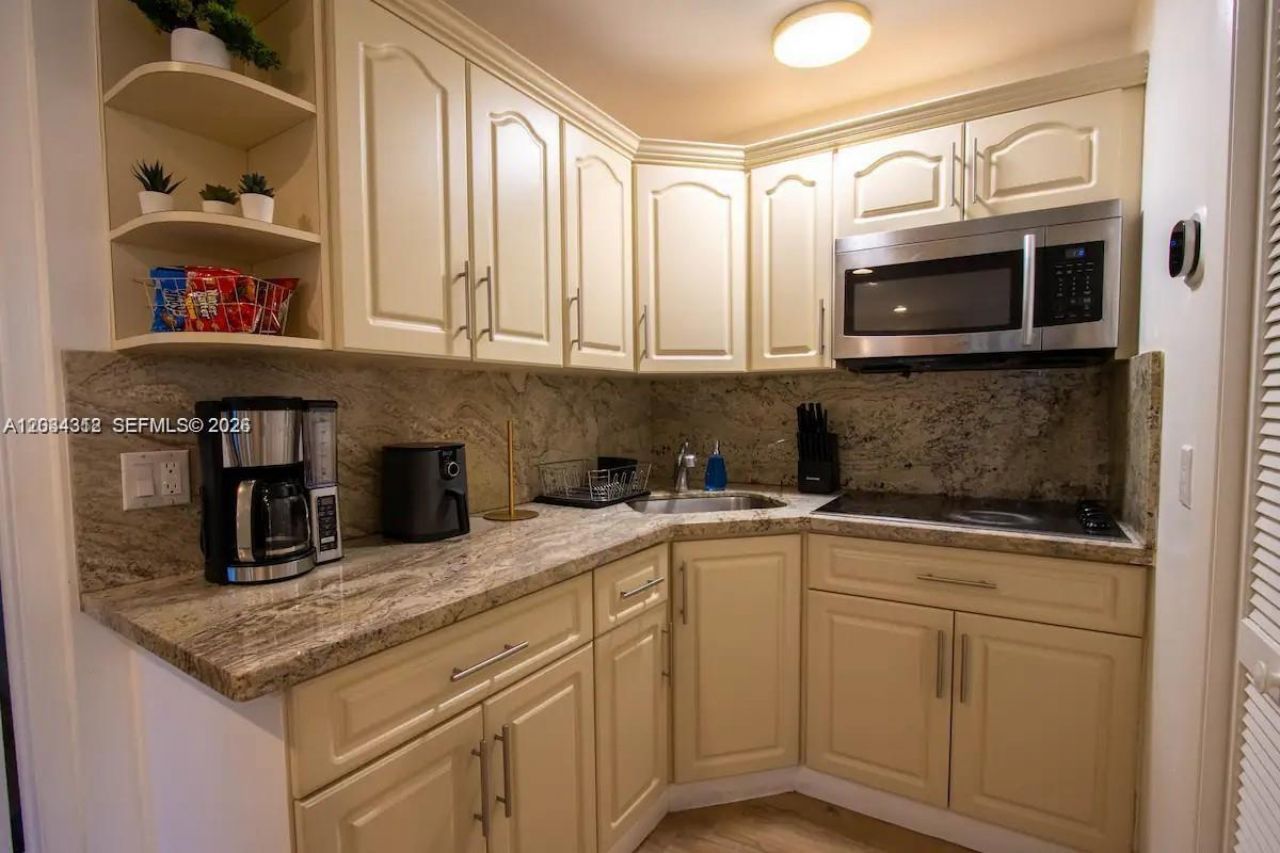 5911 SW 5th Ter , Unit B, Miami, FL 33144 Photo
